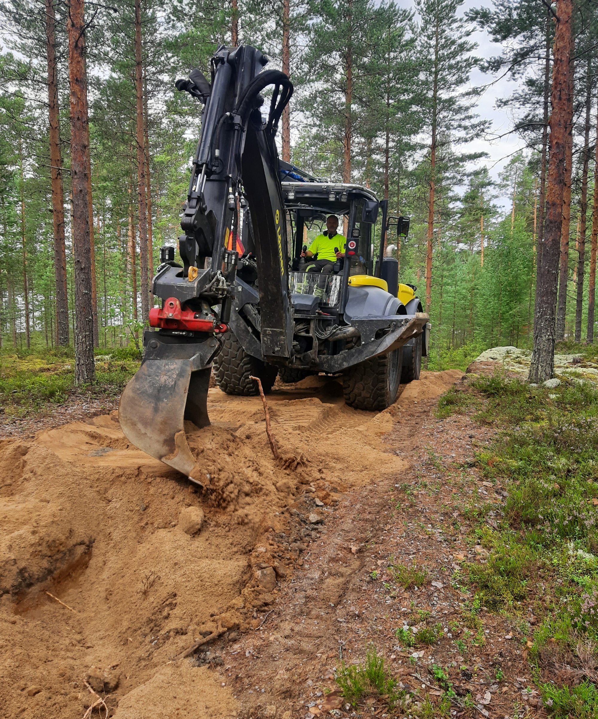 Maanrakennus-Veljekset-Boman-Keski-Suomi-Keuruu-Petajavesi-Multia-Mantta-Vilppula-Jyvaskyla-maanrakennustyo
