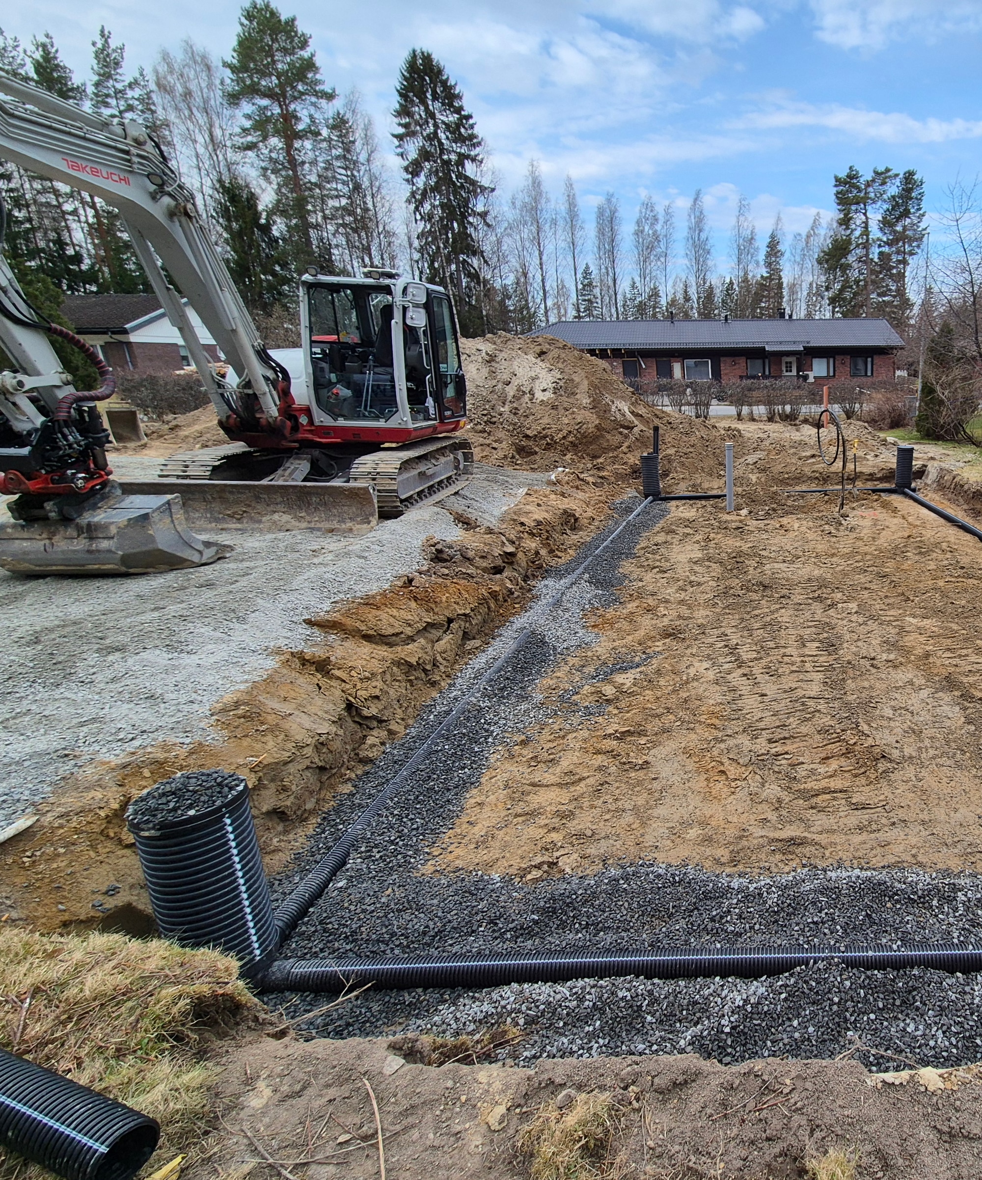 Maanrakennus-Veljekset-Boman-Keski-Suomi-Keuruu-Petajavesi-Multia-Mantta-Vilppula-Jyvaskyla-talon-perustukset-perustustyot